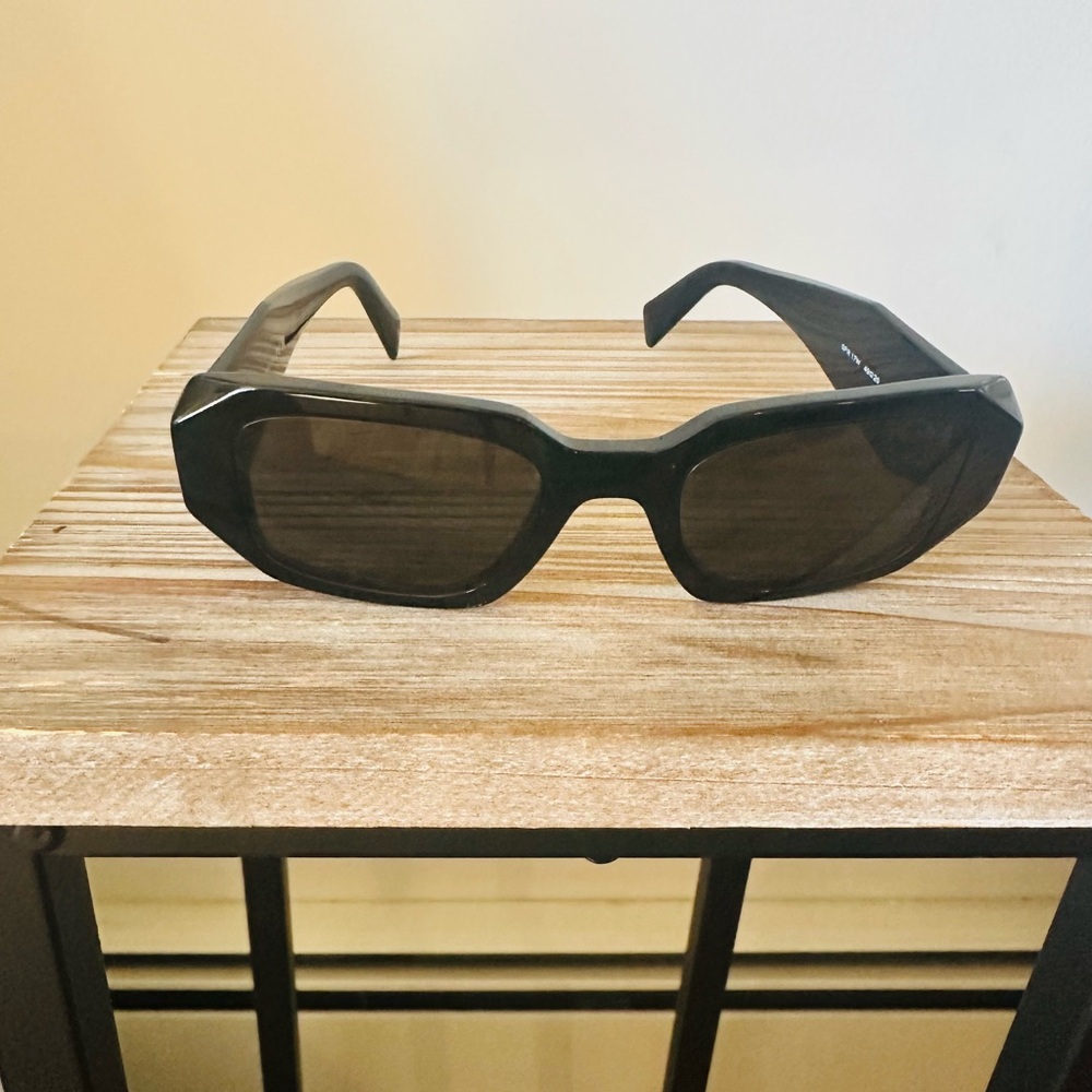 Black Rectangular Sunglasses - image 4